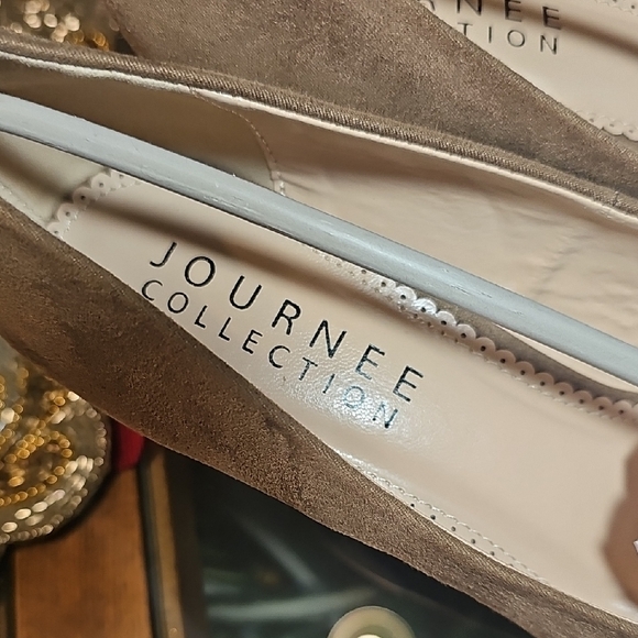 Journee Collection Taupe Pleated Heels - Picture 2 of 9